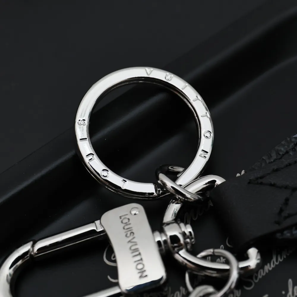 [Add One] Louis Vuitton Mini Heart Keychain 5