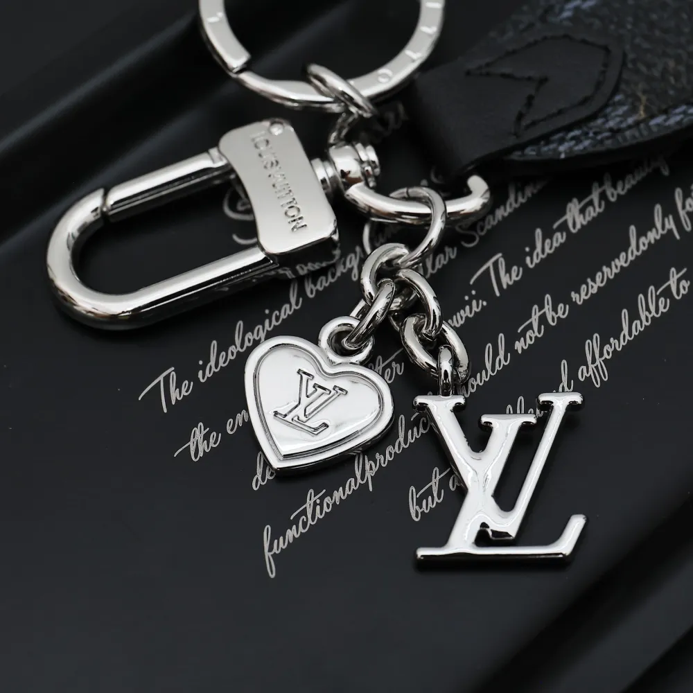 [Add One] Louis Vuitton Mini Heart Keychain 5
