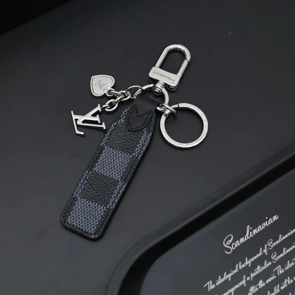 [Add One] Louis Vuitton Mini Heart Keychain 5
