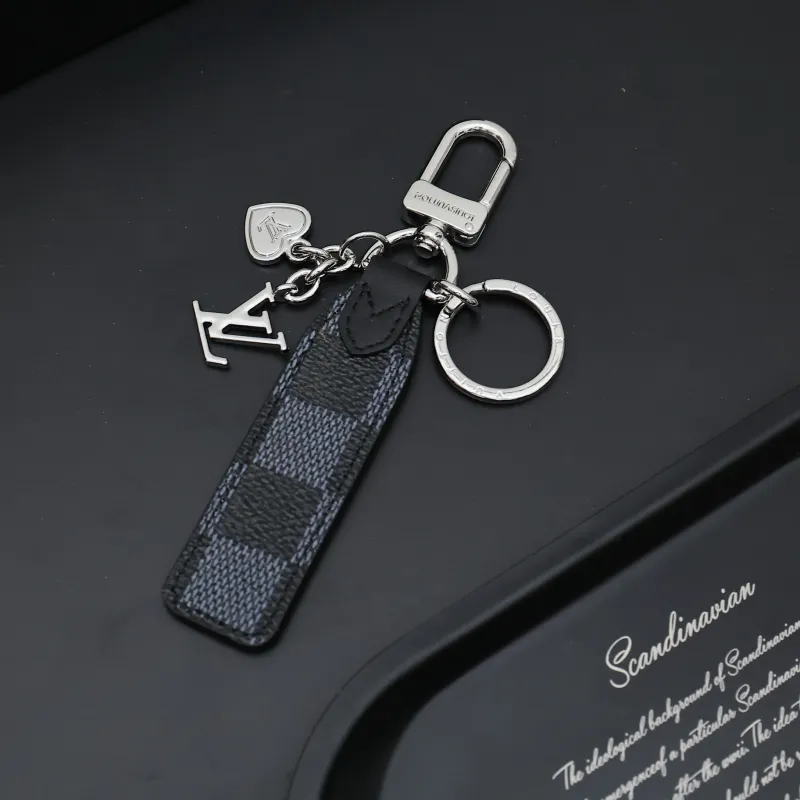 [Add One] Louis Vuitton Mini Heart Keychain 5