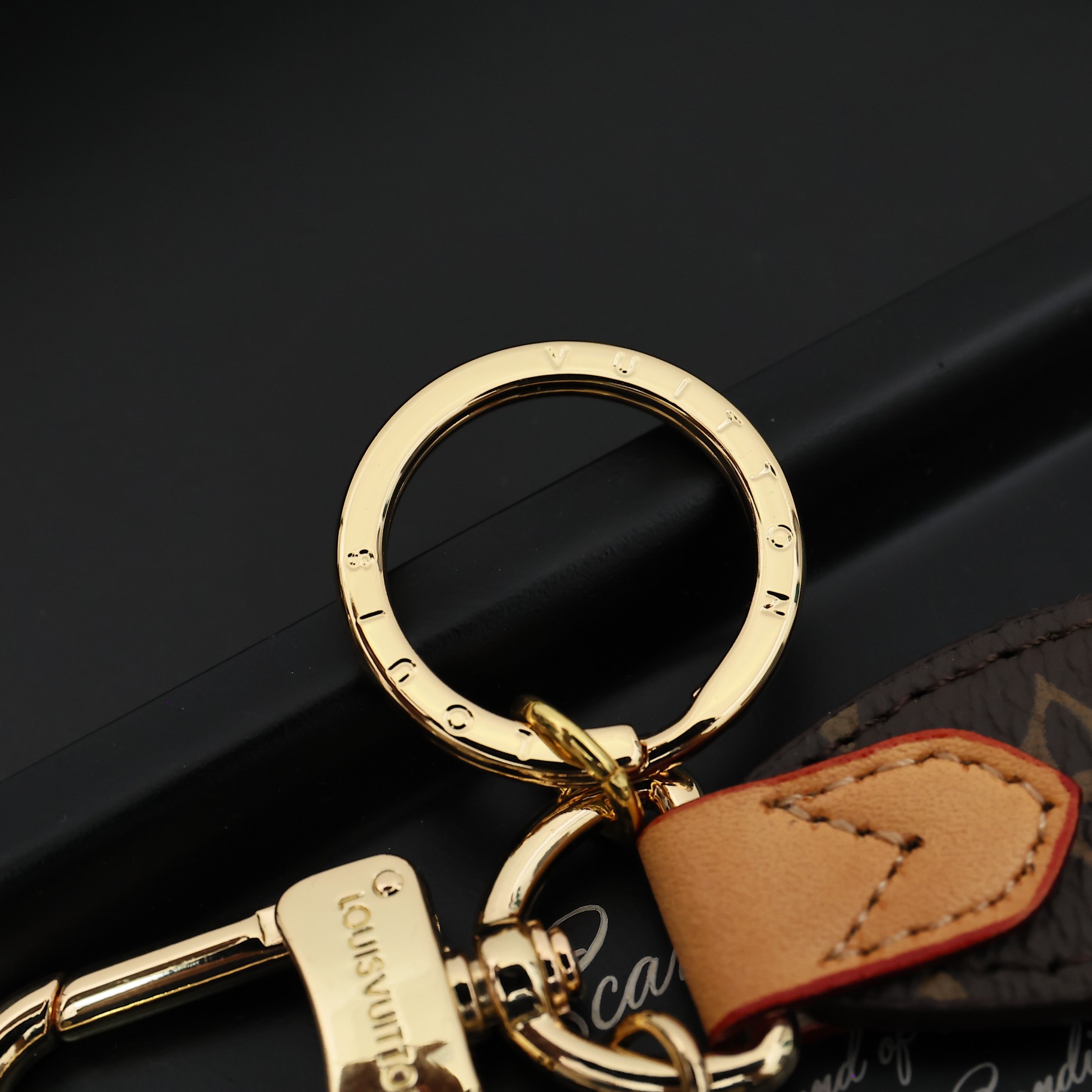 [Add One] Louis Vuitton Mini Heart Keychain 1