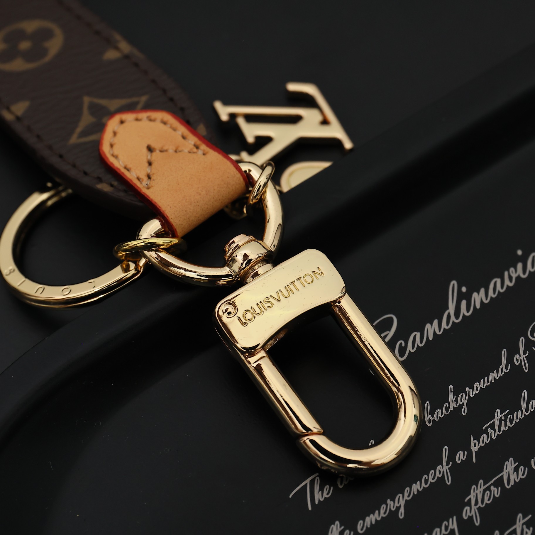 [Add One] Louis Vuitton Mini Heart Keychain 1