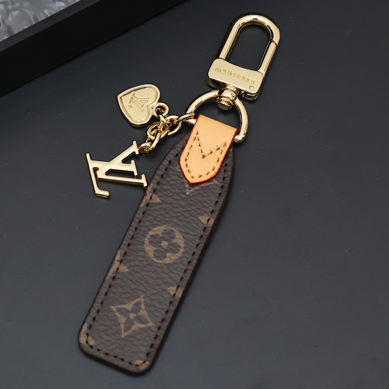 [Add One] Louis Vuitton Mini Heart Keychain 1