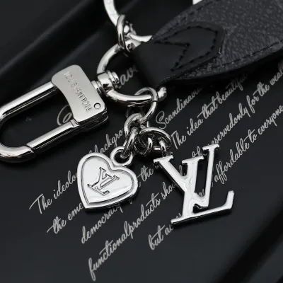 [Add One] Louis Vuitton Mini Heart Keychain 4 01
