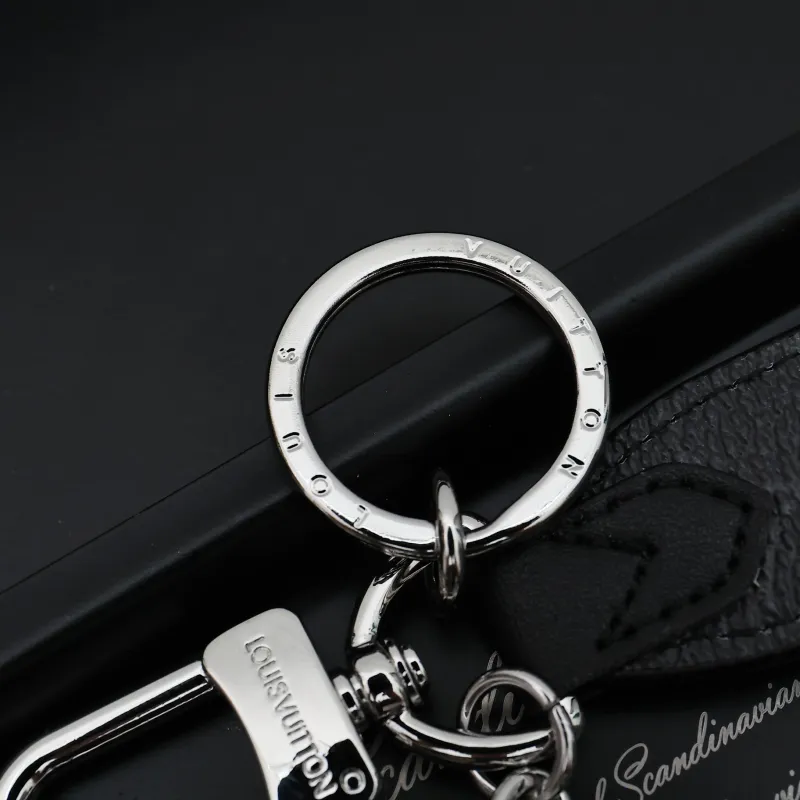 [Add One] Louis Vuitton Mini Heart Keychain 4