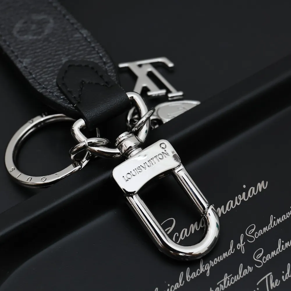 [Add One] Louis Vuitton Mini Heart Keychain 4