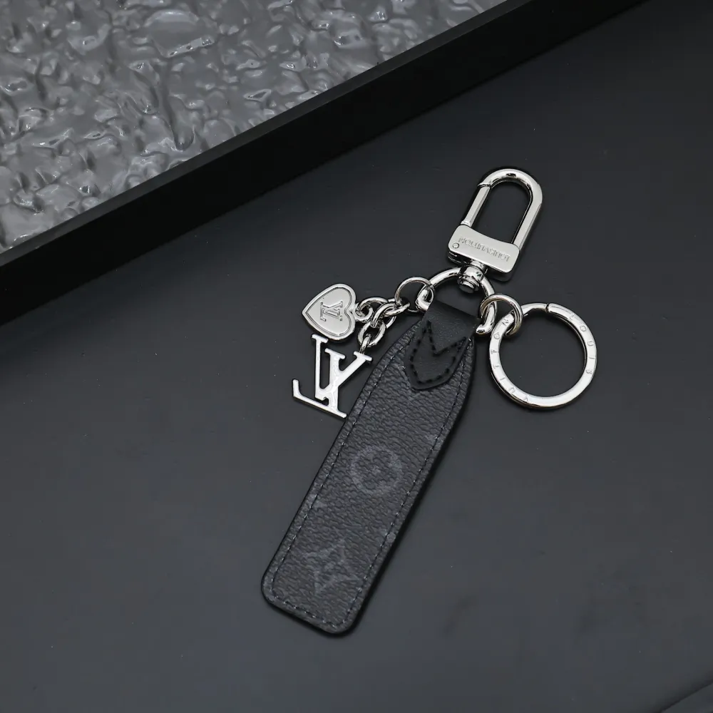 [Add One] Louis Vuitton Mini Heart Keychain 4