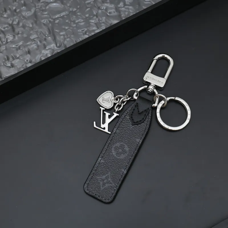 [Add One] Louis Vuitton Mini Heart Keychain 4