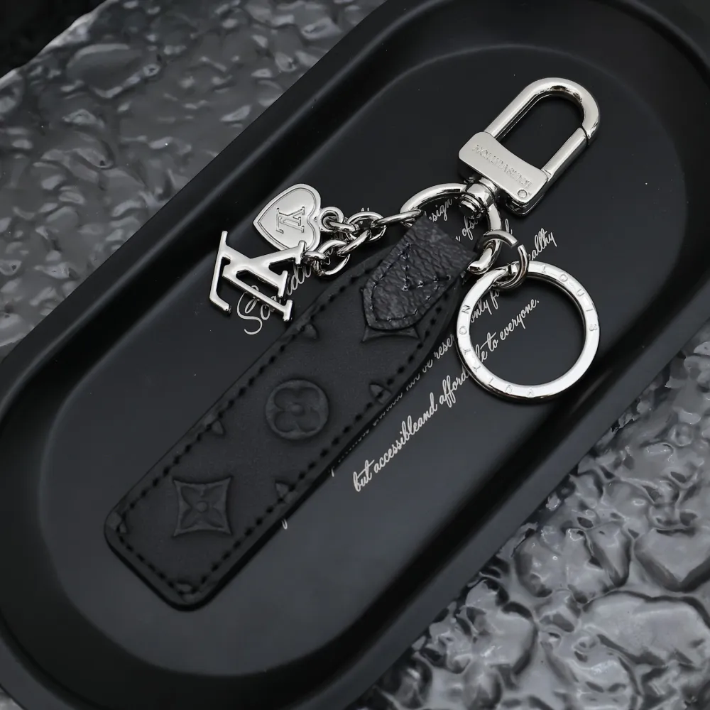 [Add One] Louis Vuitton Mini Heart Keychain 6