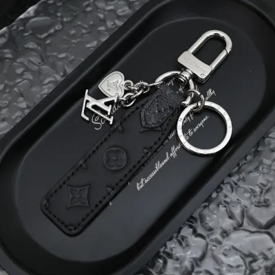 [Add One] Louis Vuitton Mini Heart Keychain 6 02