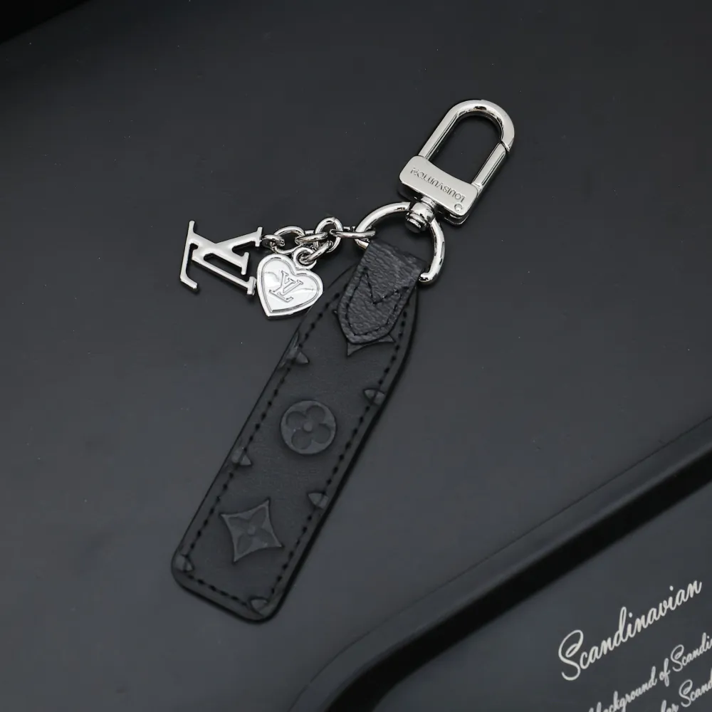 [Add One] Louis Vuitton Mini Heart Keychain 6