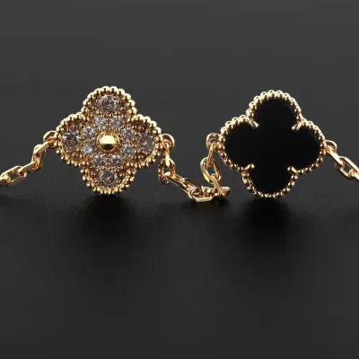 Van Cleef & Arpels Sweet Alhambra Bracelet Onyx/Gold 02
