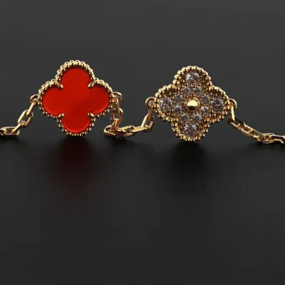 Van Cleef & Arpels Sweet Alhambra White Carnelian/Gold 02