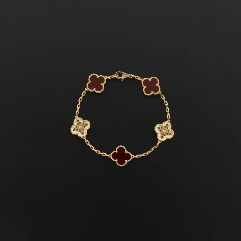 Van Cleef & Arpels Sweet Alhambra White Carnelian/Gold