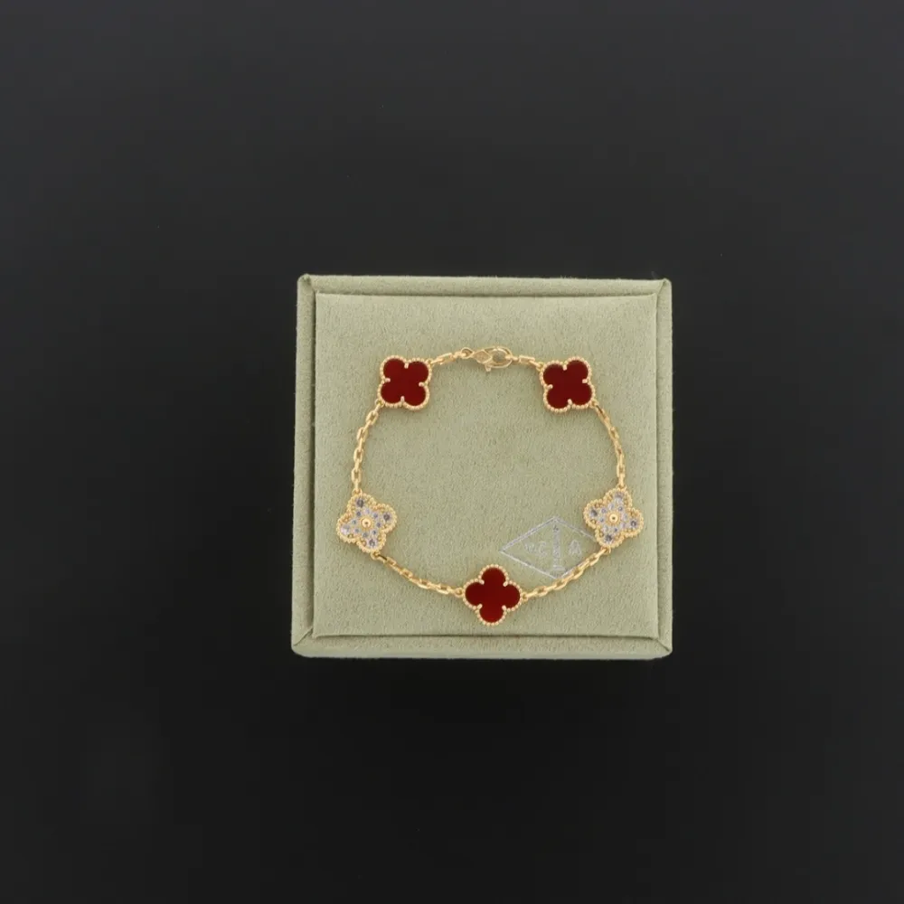Van Cleef & Arpels Sweet Alhambra White Carnelian/Gold