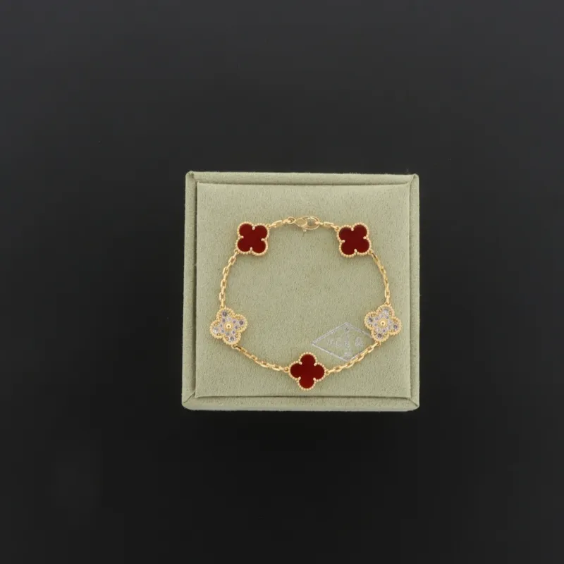Van Cleef & Arpels Sweet Alhambra White Carnelian/Gold