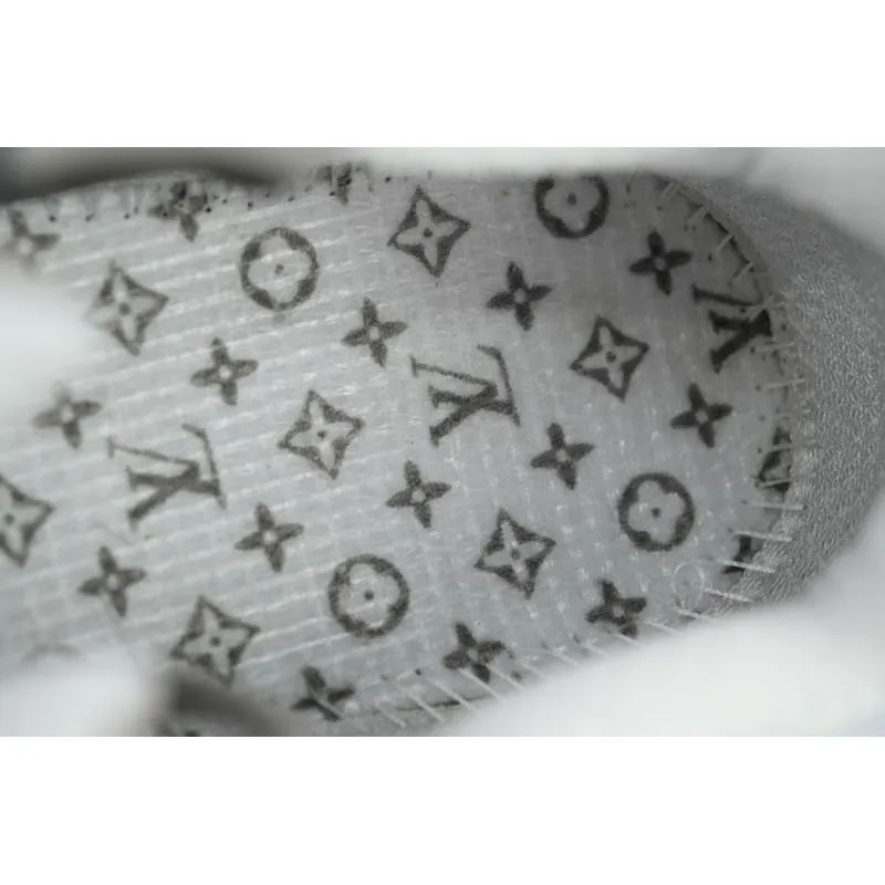 Louis Vuitton Run Tatic Grayish Green