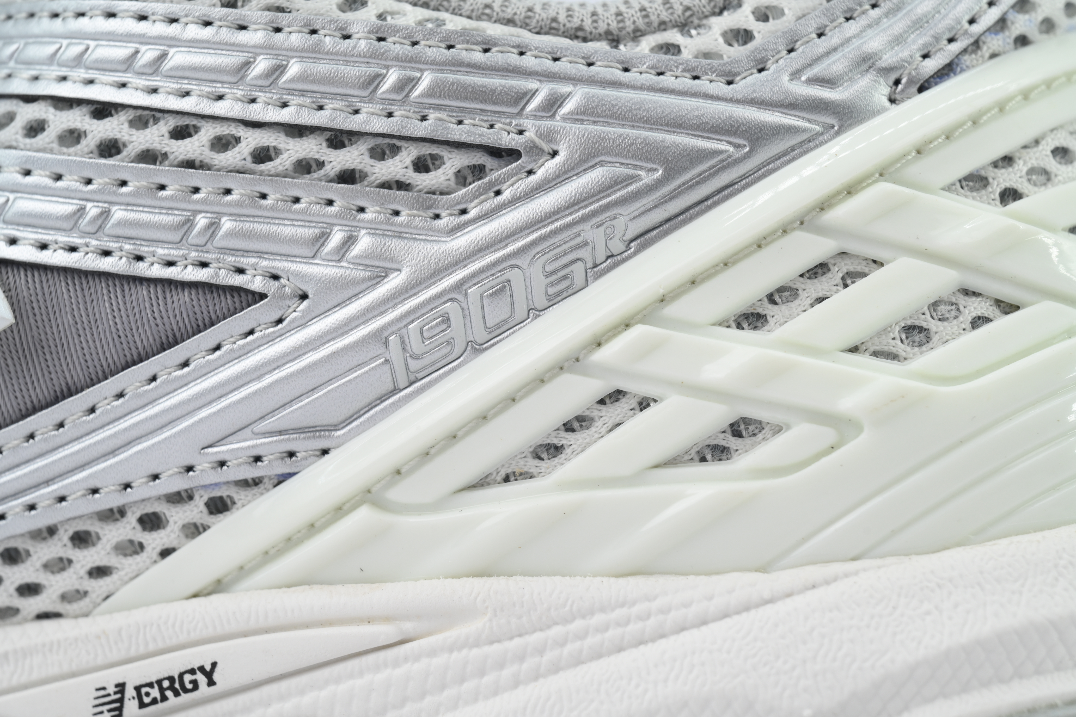 New Balance 1906R Silver M1906RCB