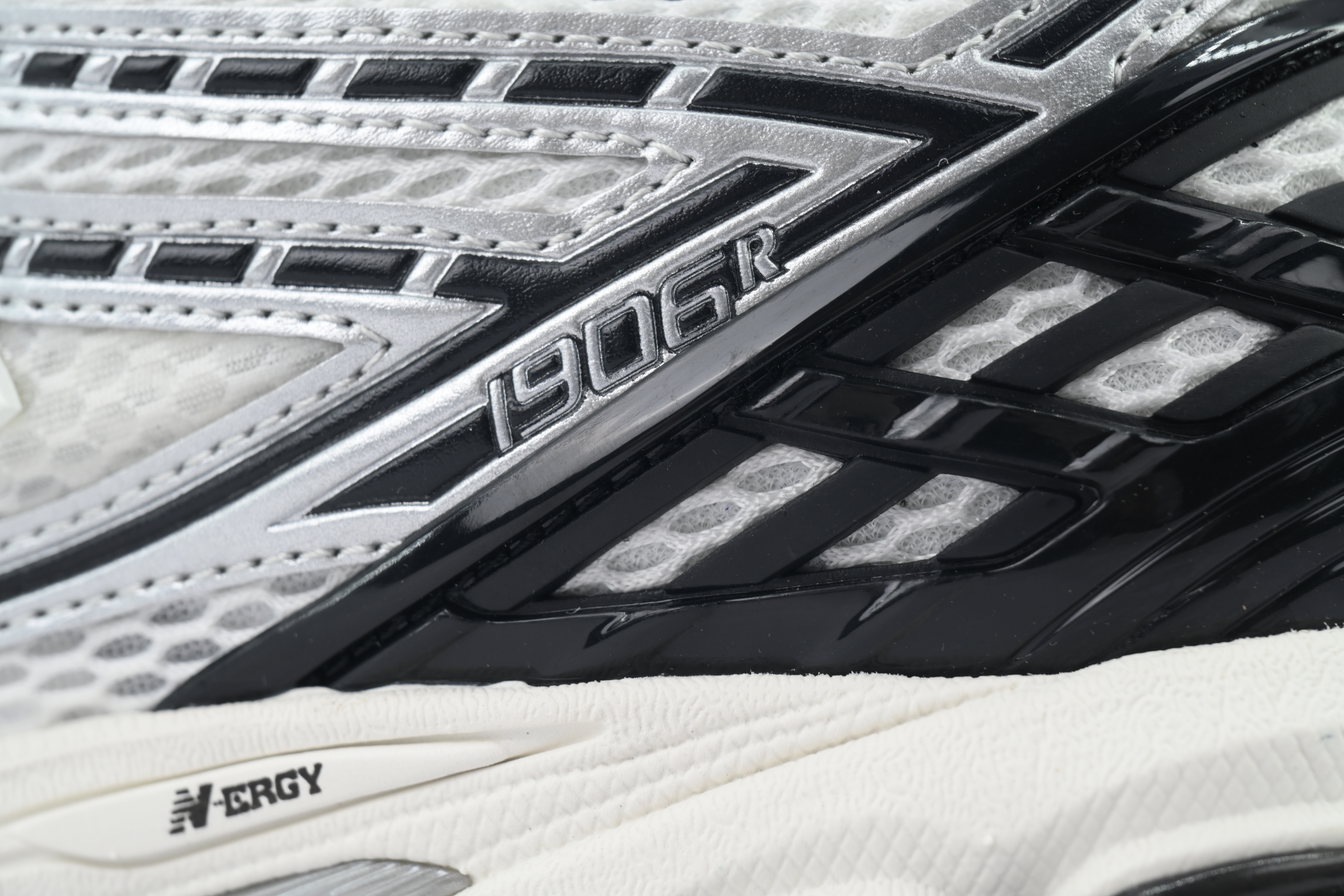 New Balance 1906R Silver Metallic Black M1906RER