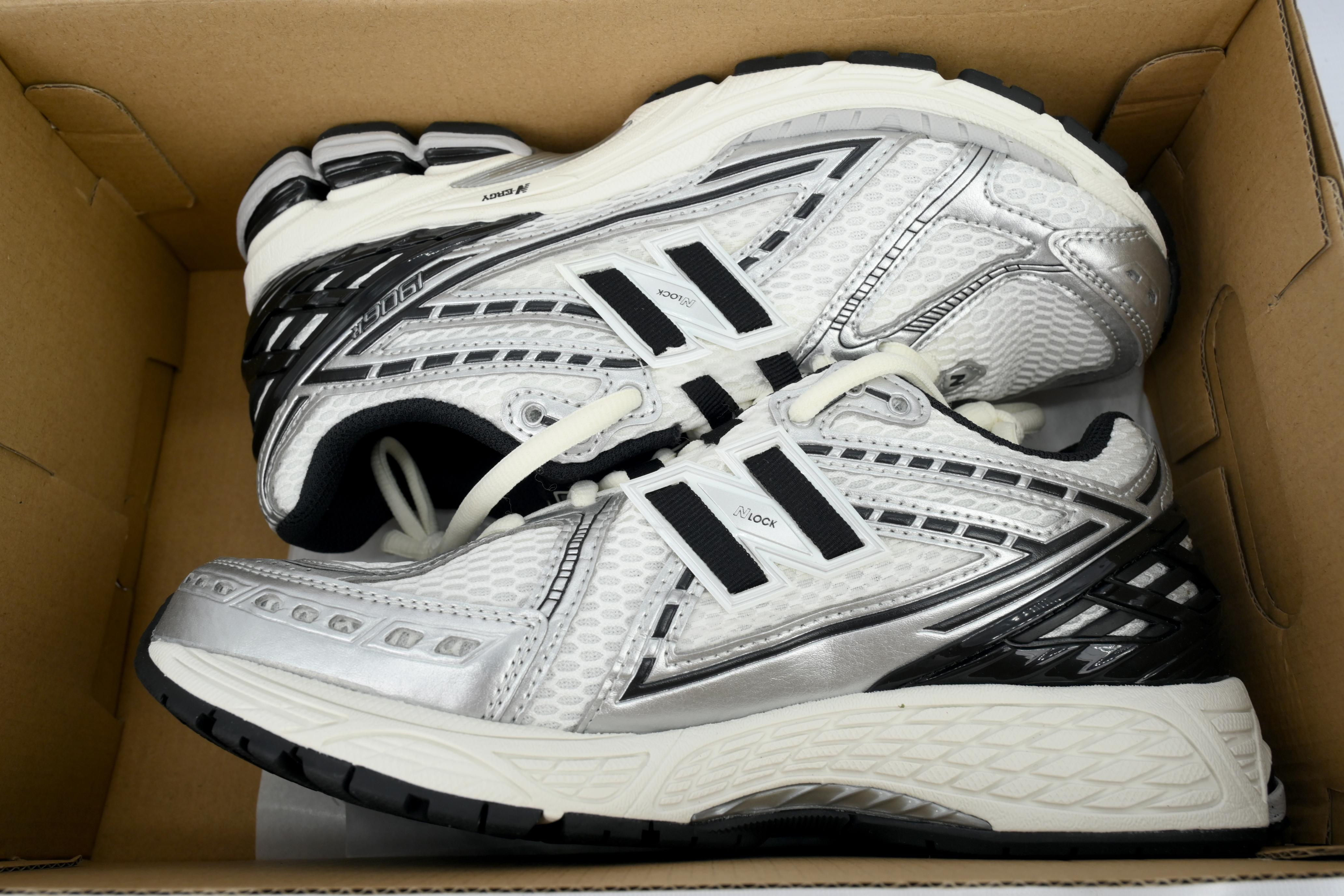 New Balance 1906R Silver Metallic Black M1906RER