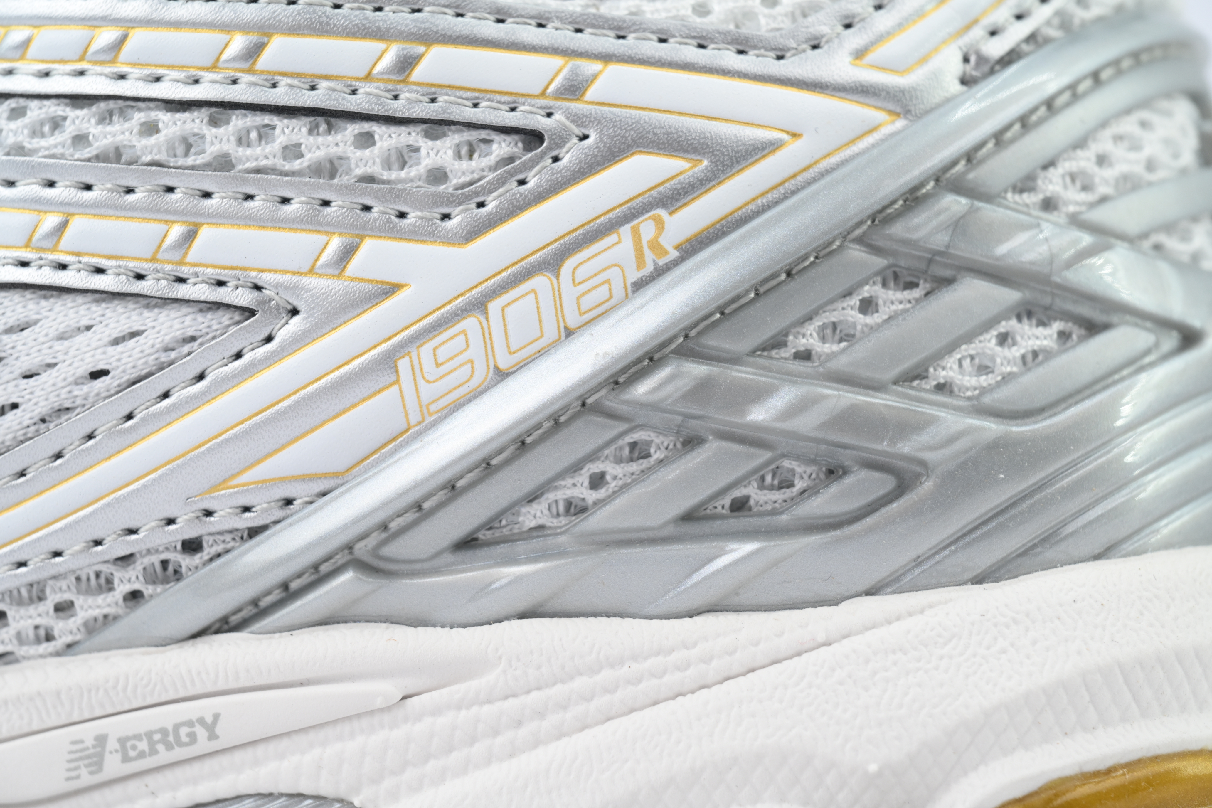 New Balance 1906R White Silver Metallic M1906RI