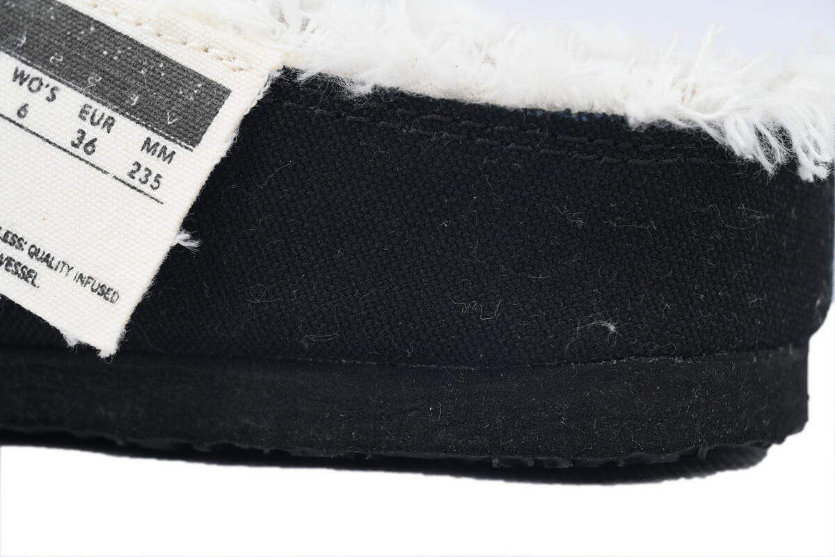 xVESSEL Cabin One Black And White