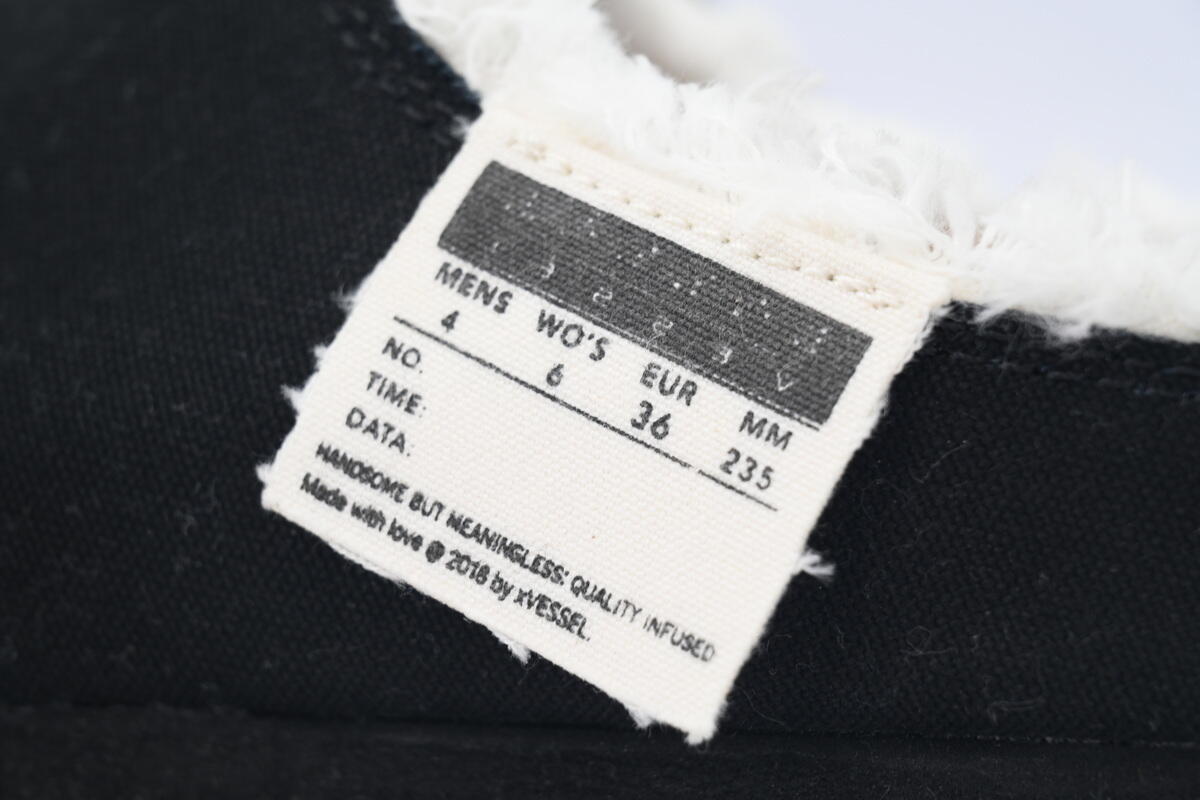 xVESSEL Cabin One Black And White