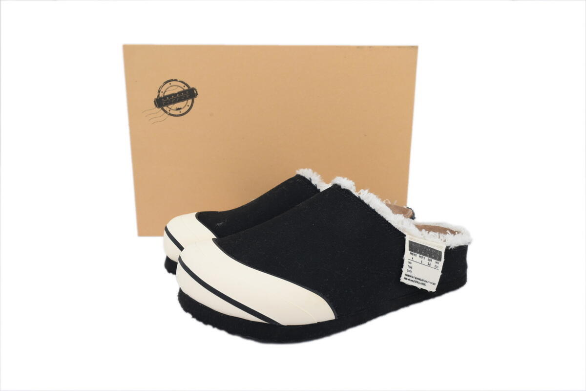 xVESSEL Cabin One Black And White