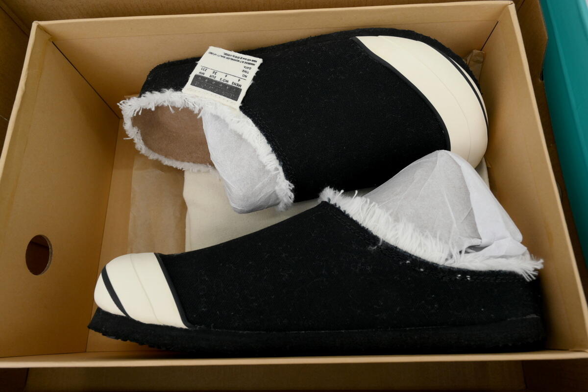 xVESSEL Cabin One Black And White