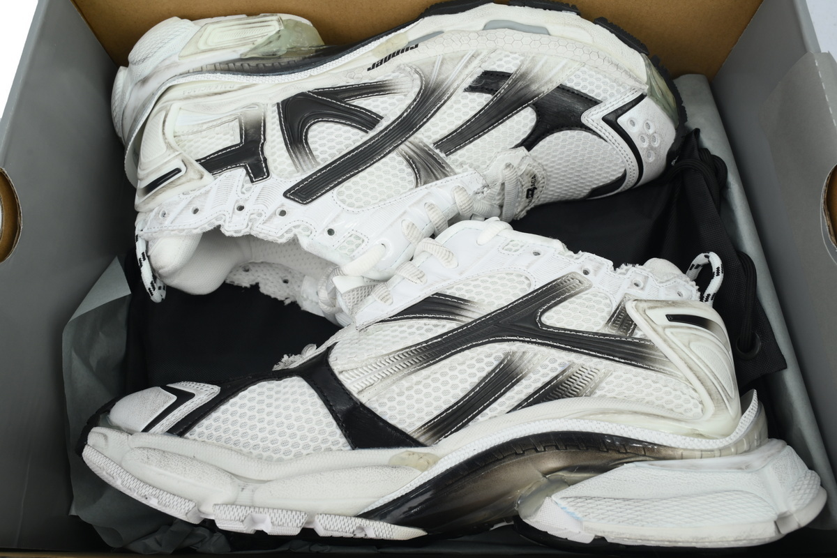Balenciaga Runner Sneaker 'Gradient - White Black' 772774 WRUNG 9010
