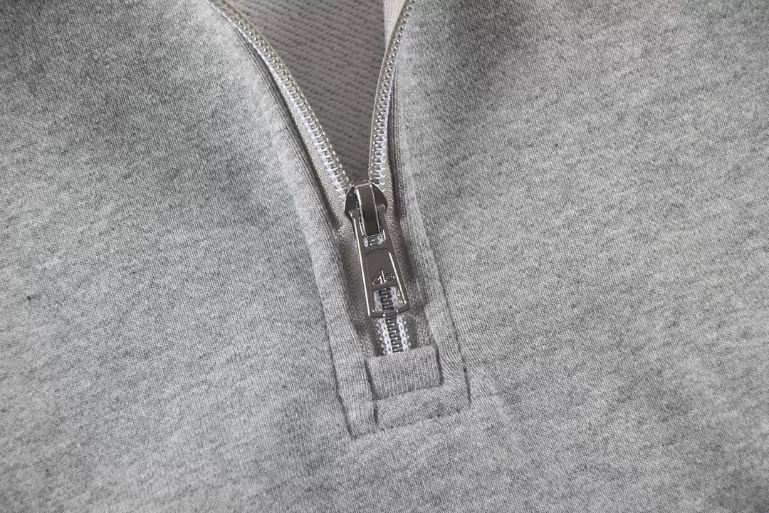 Alo Yoga Accolade 1/4 Zip Pullover Grey