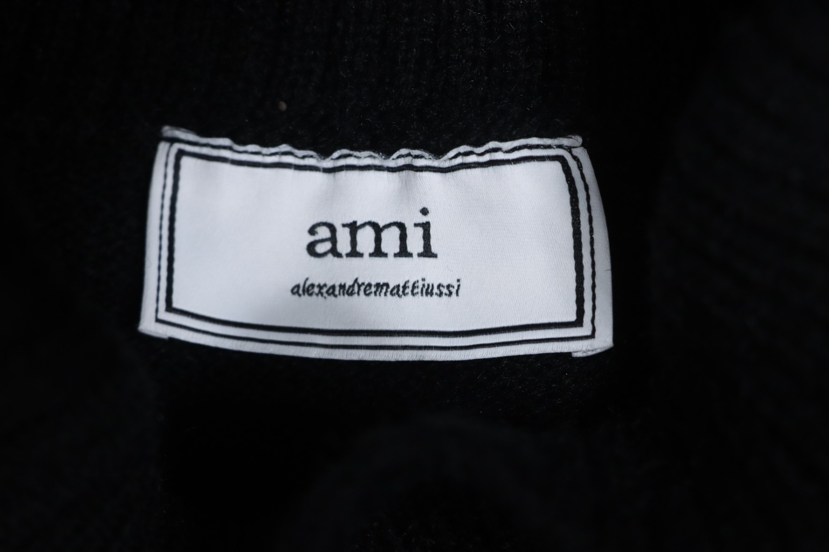 Ami 23Fw Heart Jacquard Turtleneck Sweater Black White