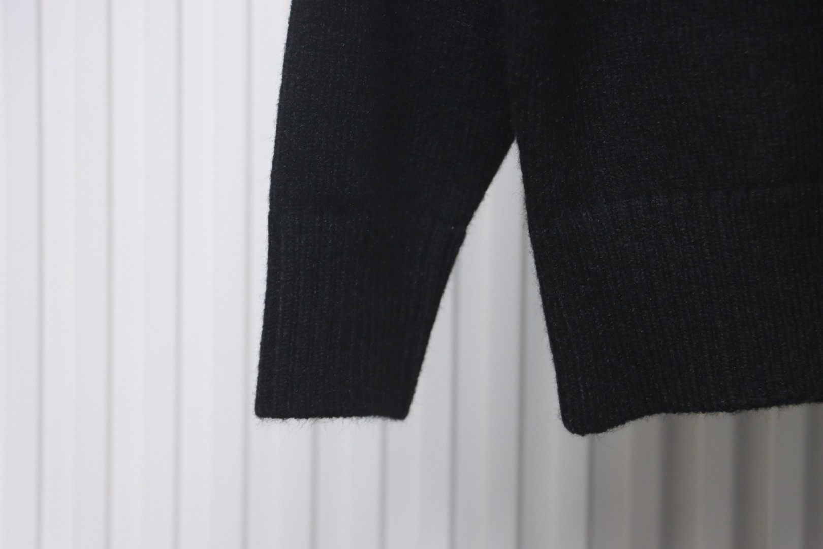 Ami 23Fw Heart Jacquard Turtleneck Sweater Black White