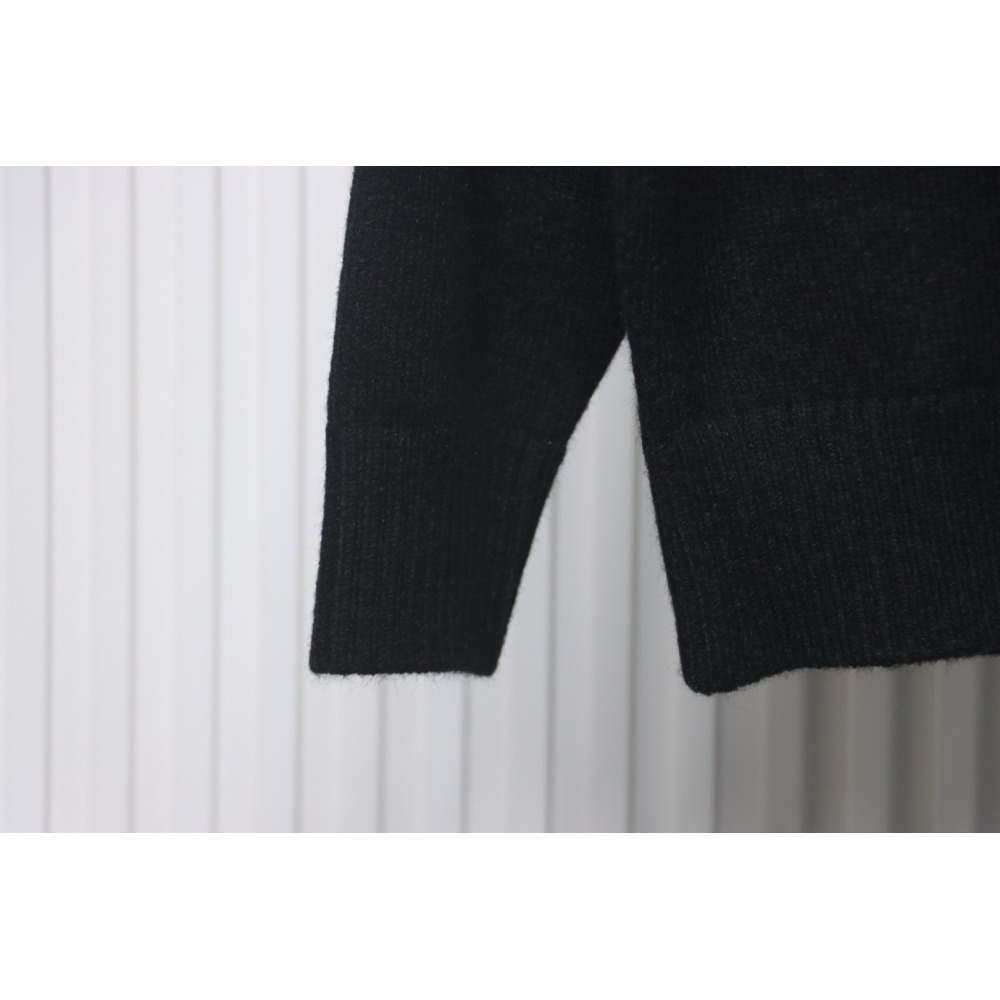 Ami 23Fw Heart Jacquard Turtleneck Sweater Black White