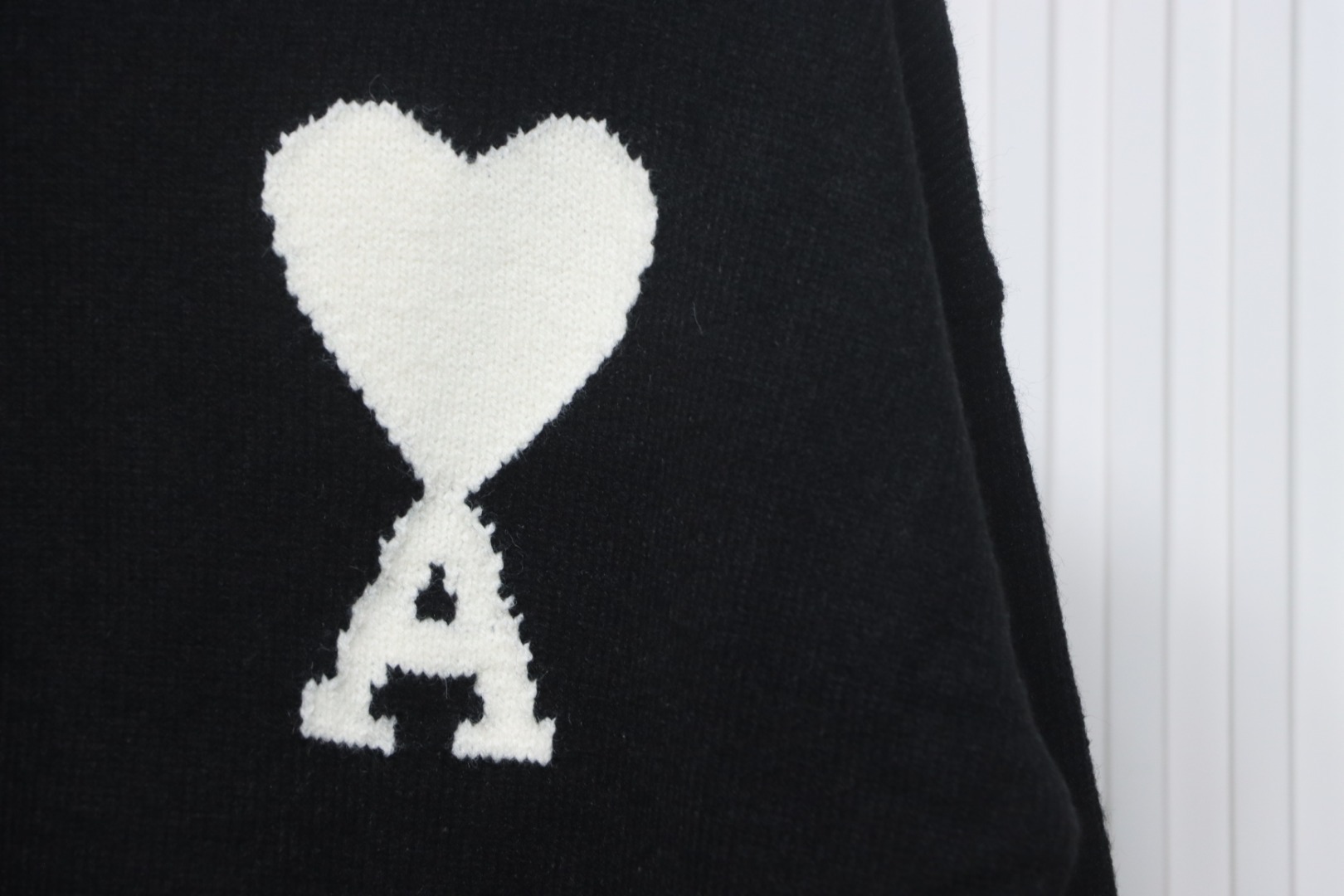 Ami 23Fw Heart Jacquard Turtleneck Sweater Black White