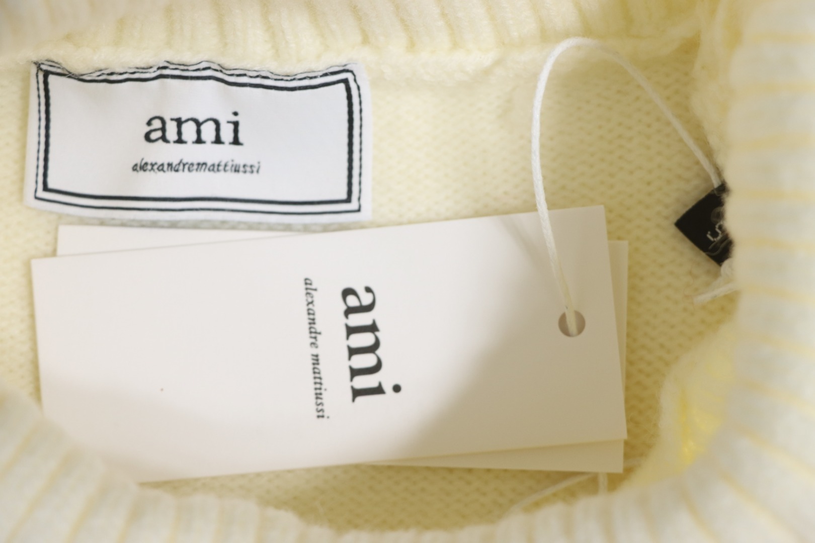 Ami 23Fw Heart Jacquard Turtleneck Sweater White Red