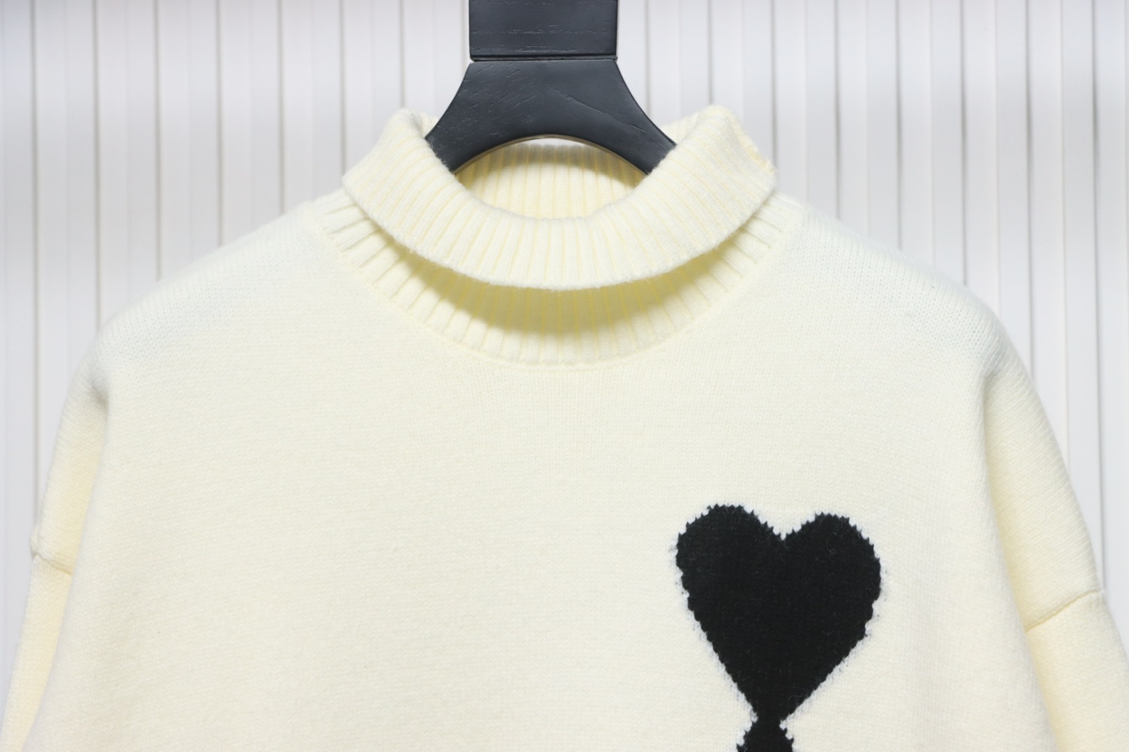 Ami 23Fw Heart Jacquard Turtleneck Sweater White