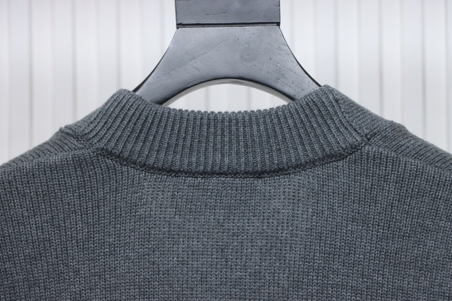 AMI PARIS 21FW Heart Embroidered Cardigan Grey