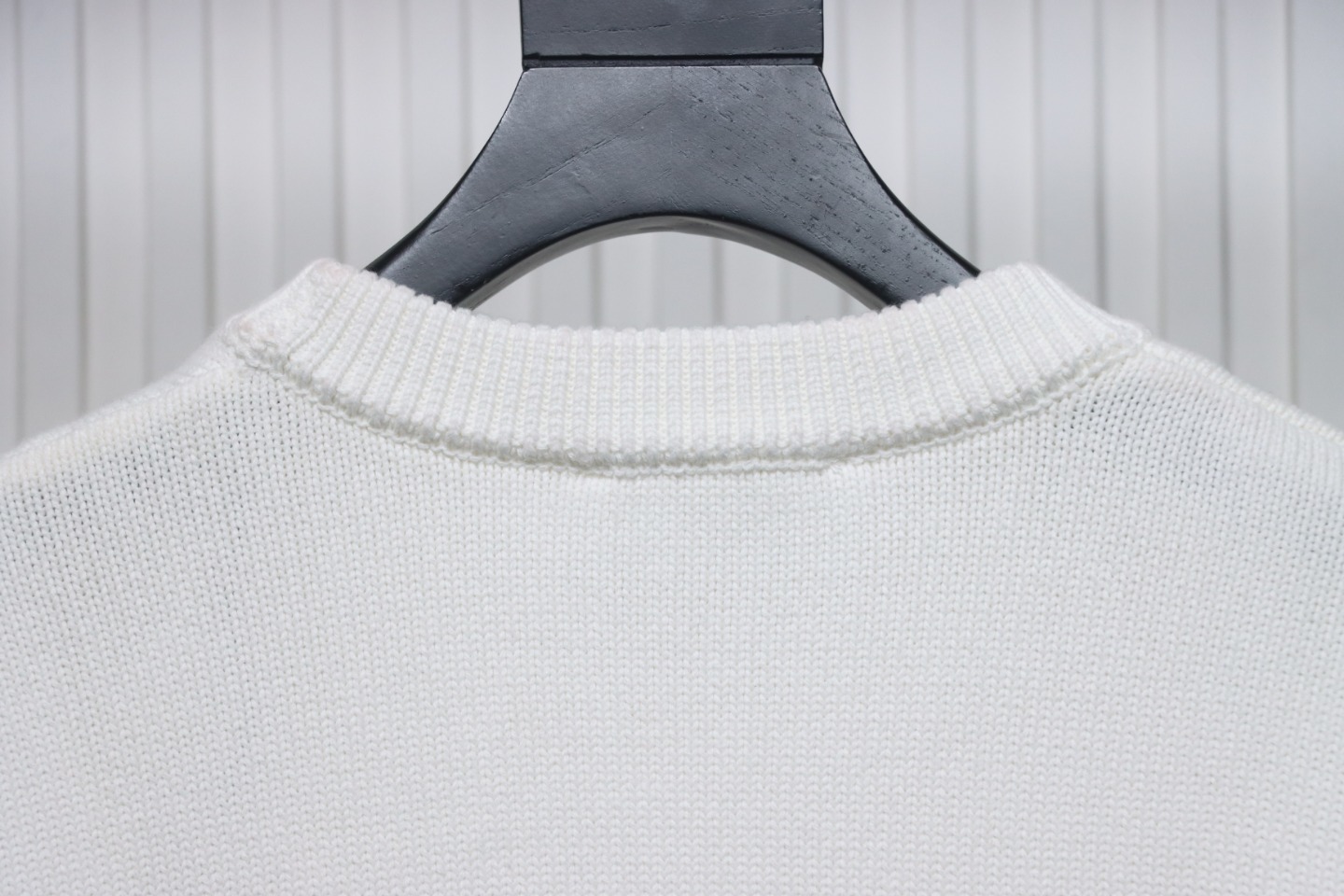 AMI PARIS 21FW Heart Embroidered Crew Neck Sweater White