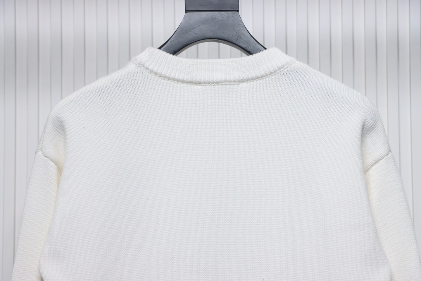 AMI PARIS 21FW Heart Embroidered Crew Neck Sweater White