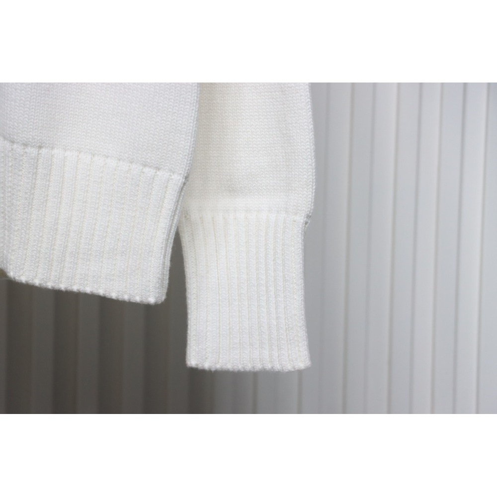 AMI PARIS 21FW Heart Embroidered Crew Neck Sweater White
