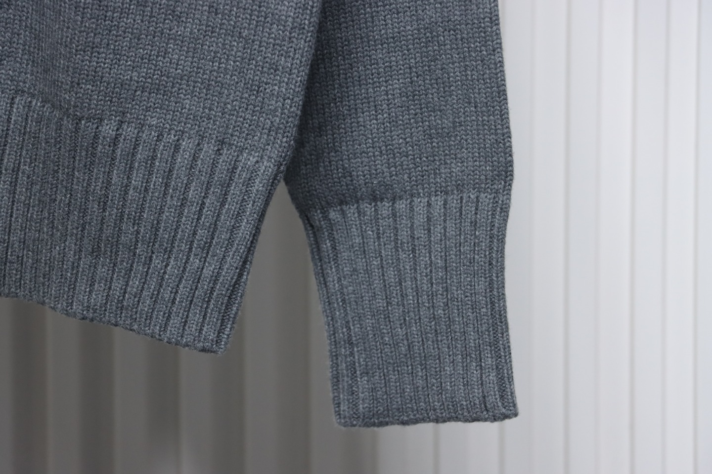 AMI PARIS 21FW Heart Embroidered Crew Neck Sweater Grey