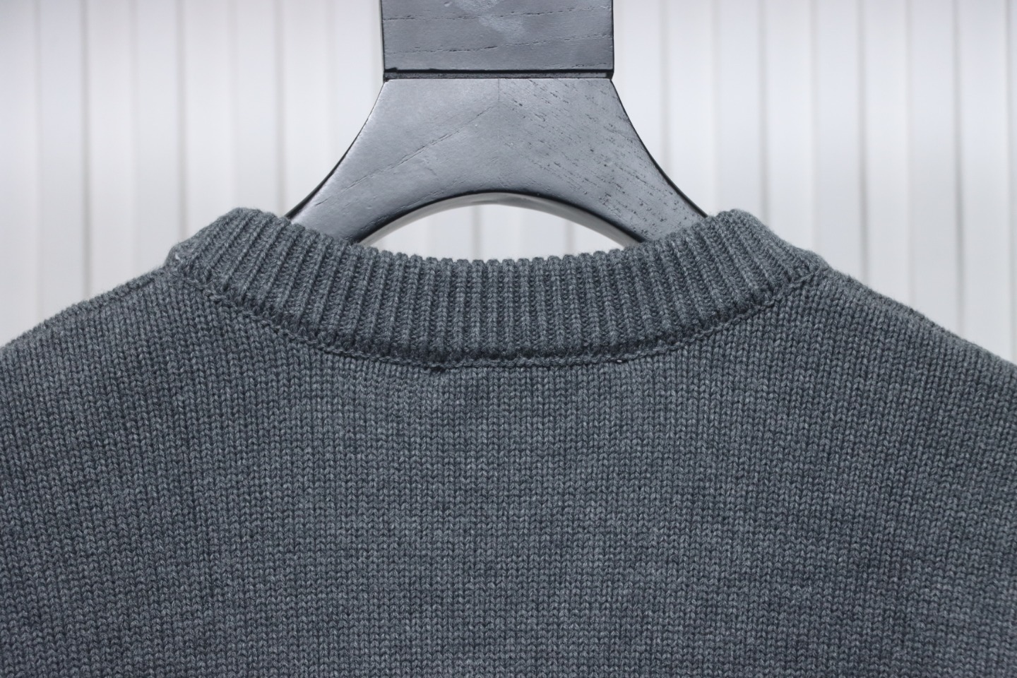 AMI PARIS 21FW Heart Embroidered Crew Neck Sweater Grey