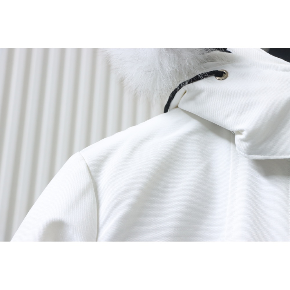  Moose Knuckles Women's Debbie Down Bomber Jacket W/ Fur White