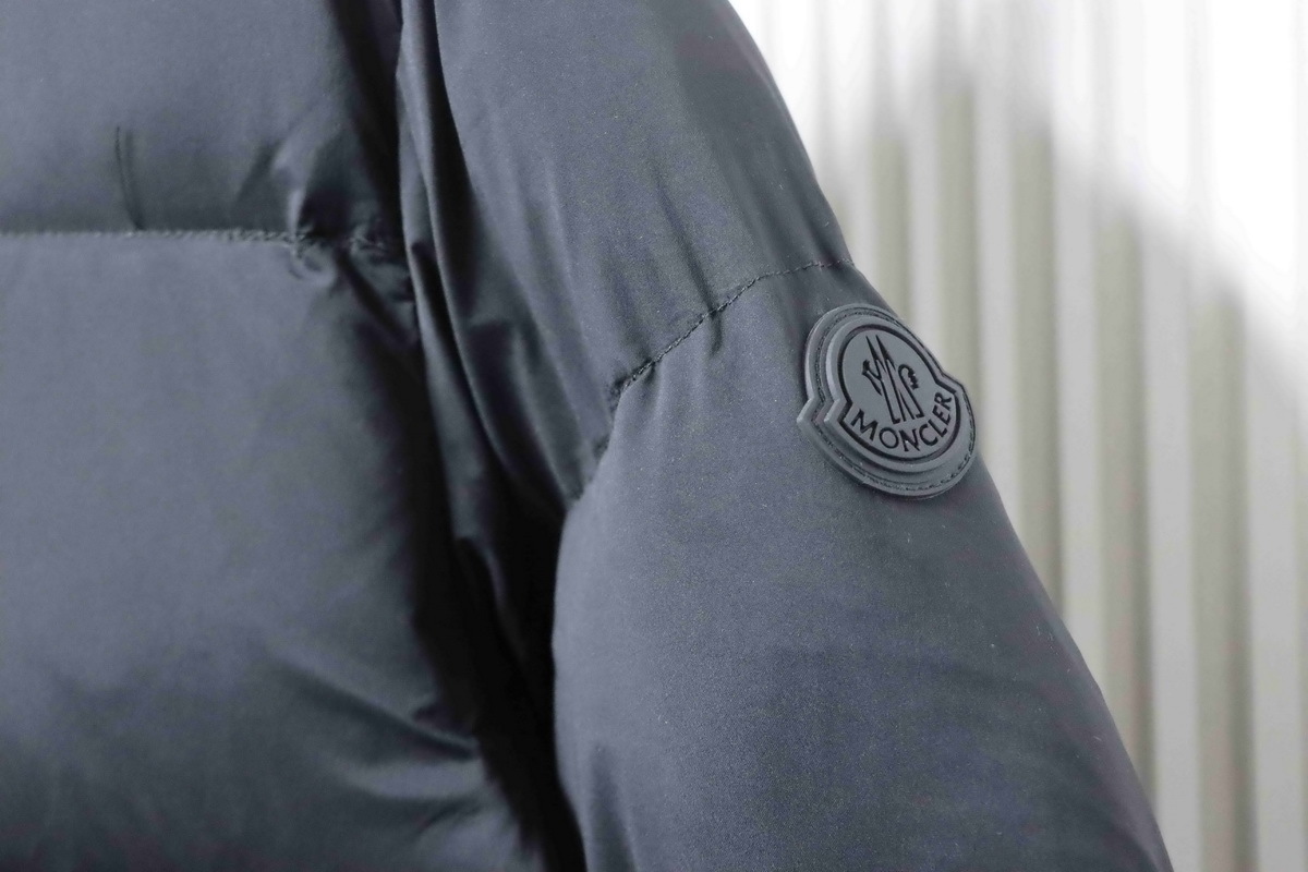  Moncler Black-Gray Madeira Hooded Short Down Jacket