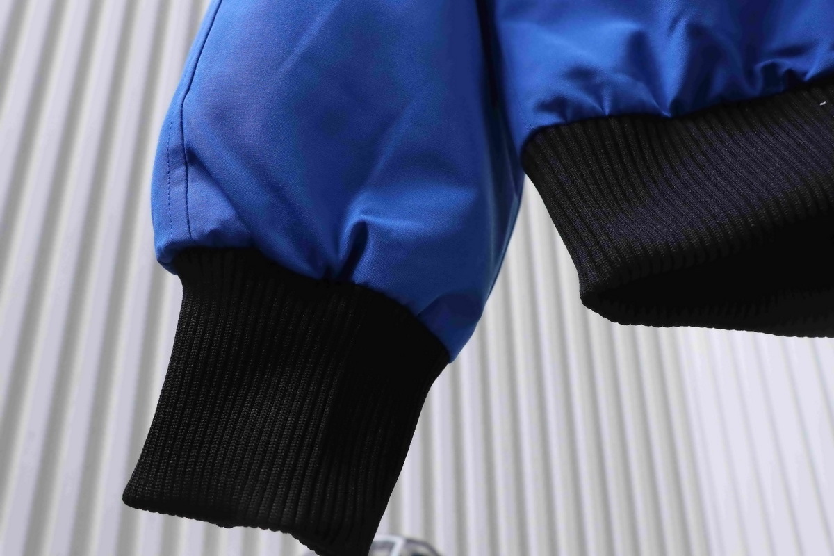 Canada Goose Chilliwack Bomber Jacket Short Down Jacket PBI Blue