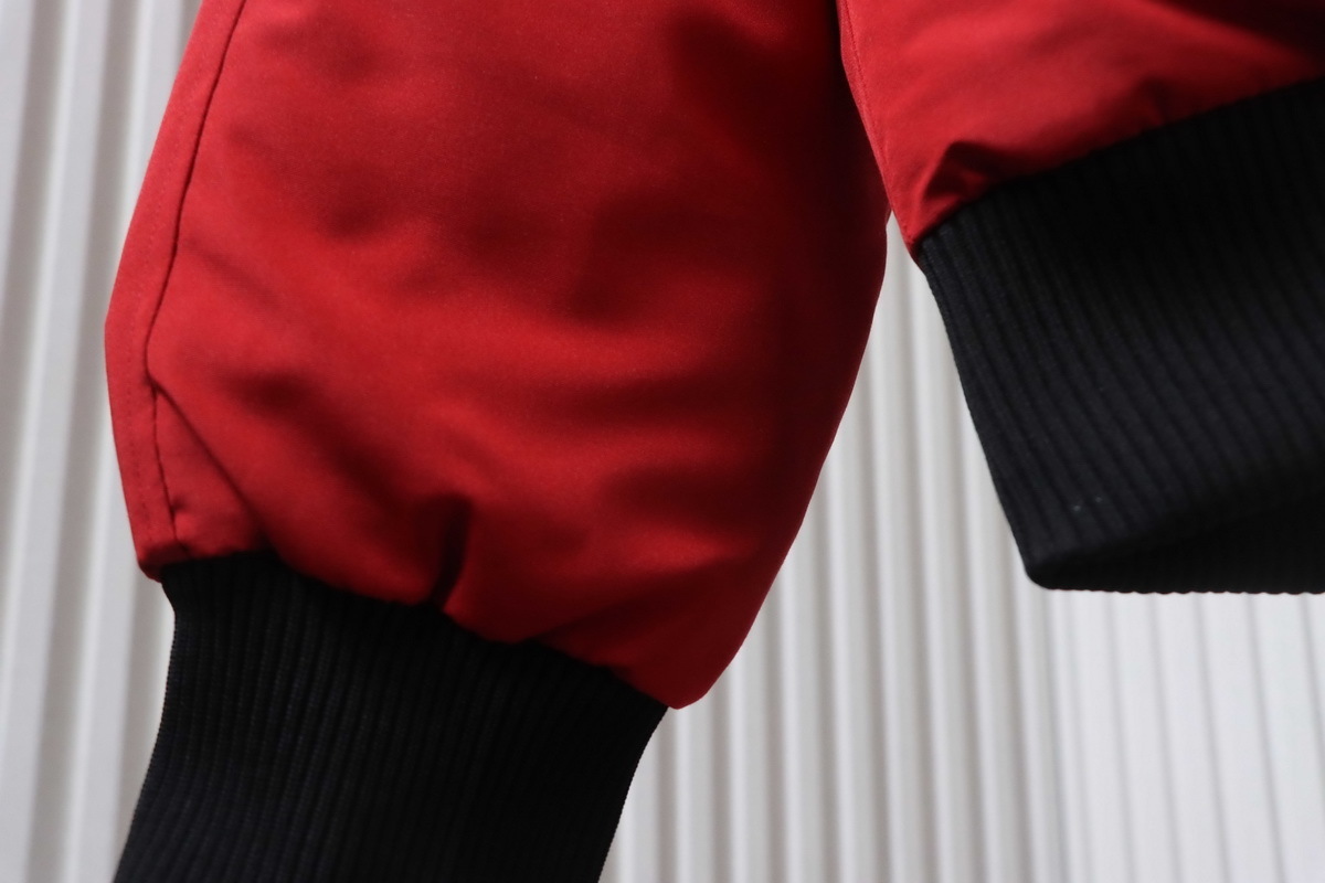 Canada Goose Chilliwack Bomber Jacket Short Down Jacket PBI Red