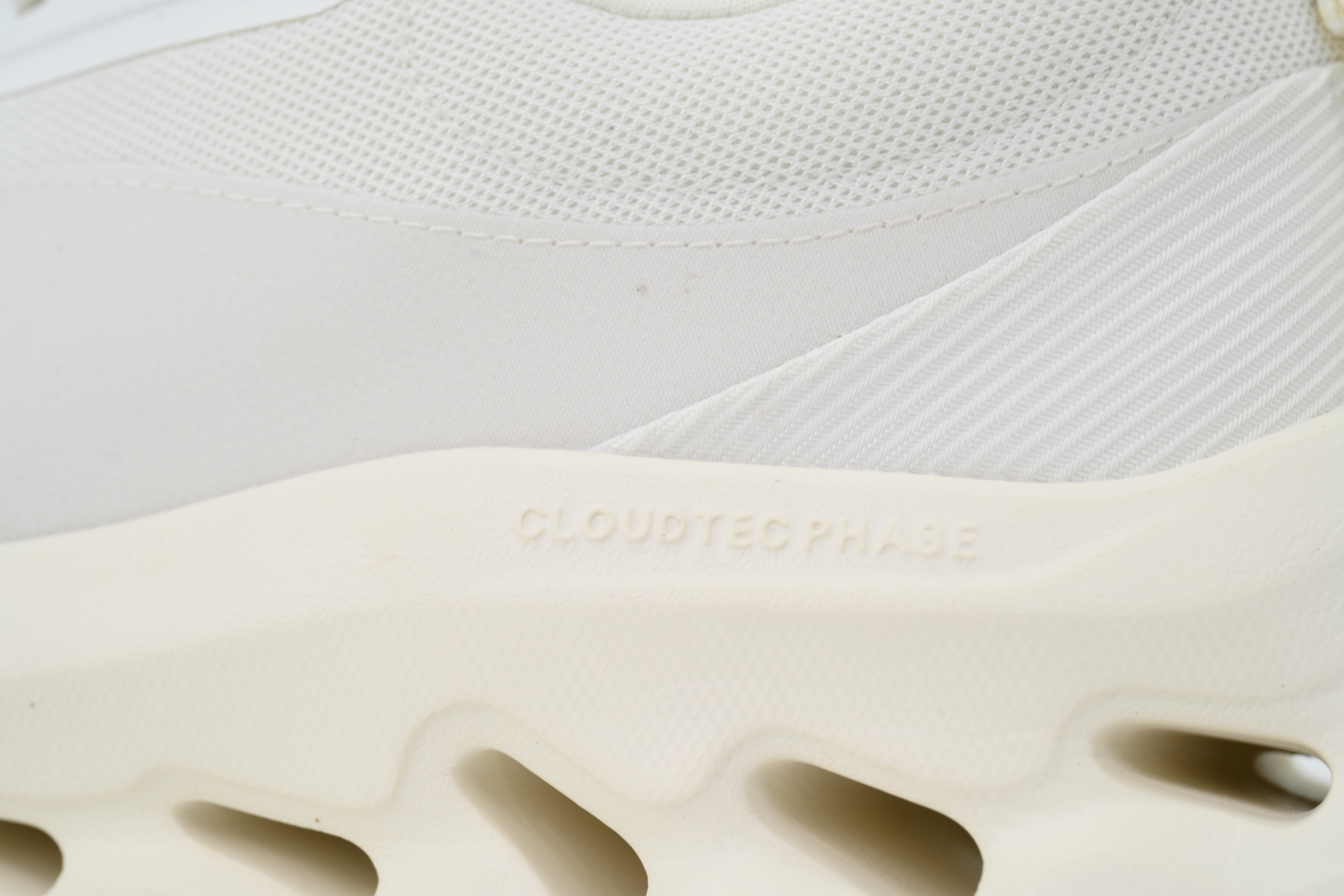 ON Loewe x Cloudtilt White