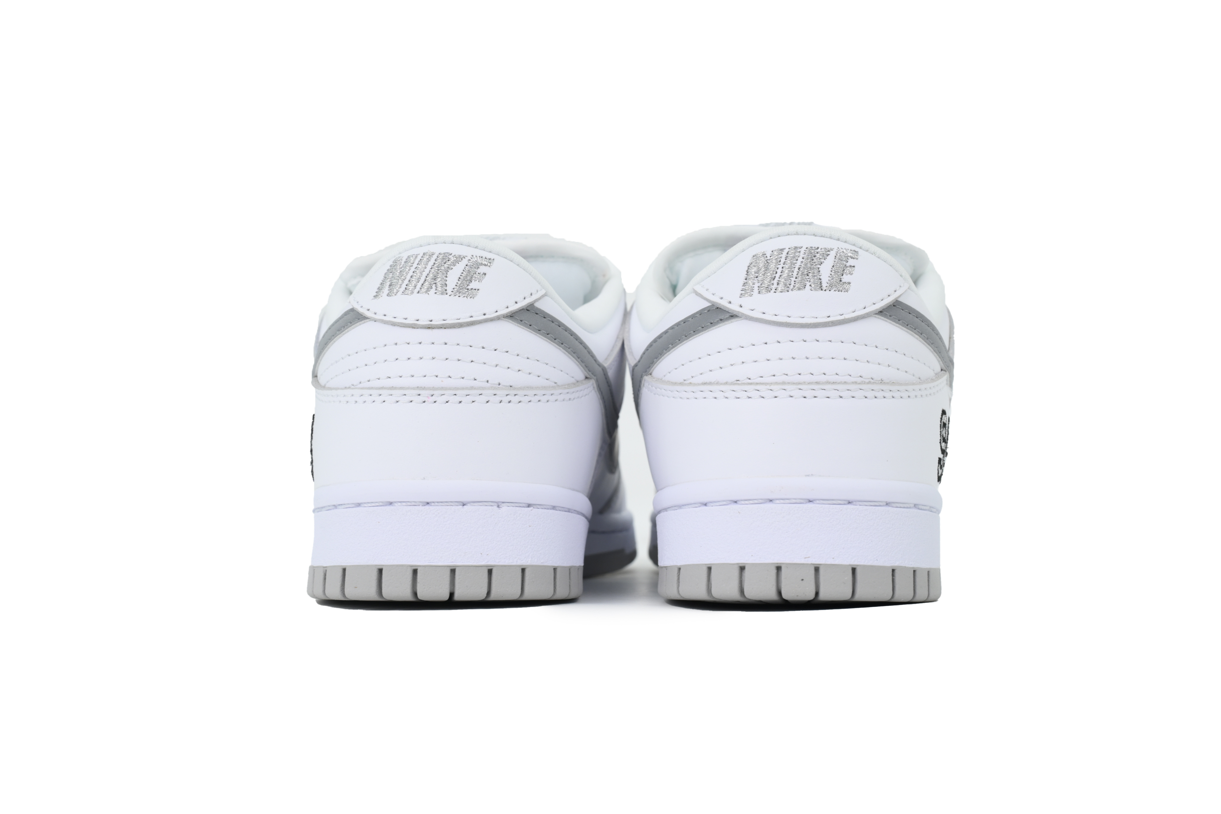 LJR Batch Nike Supreme x Dunk Low SB 'White Metallic Silver' HQ8487-100