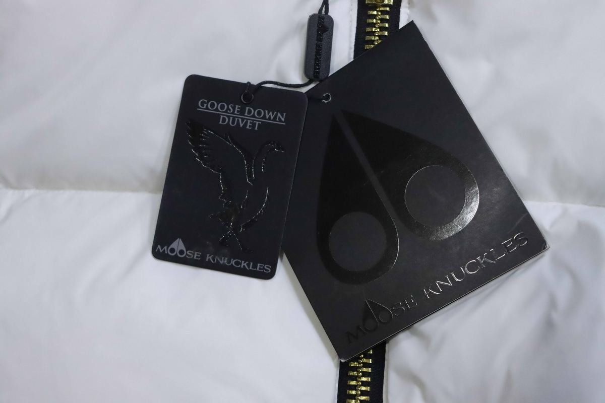  Moose Knuckles White Stand-up Collar Down Jacket Gold Scissors